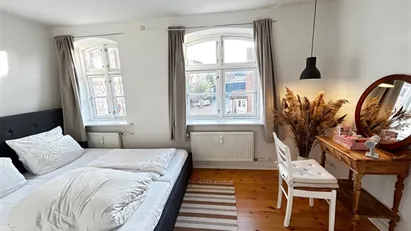 Fremlejes, lys og velindrettet bolig i roligt område nær centrum